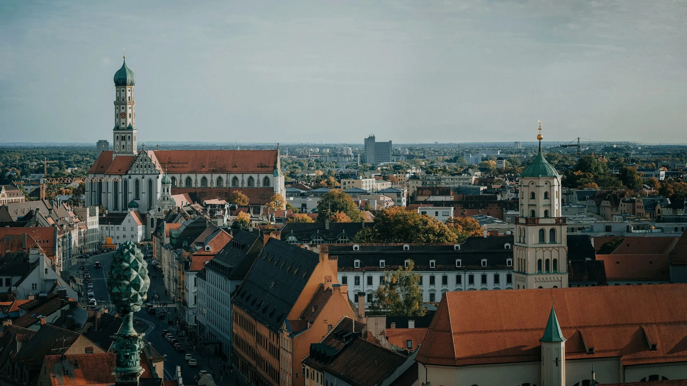 Augsburg von oben mit Ulrichsbasilika und Perlachturm
